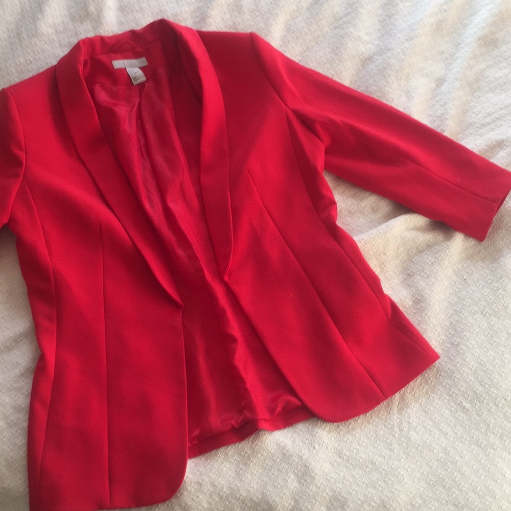 Bright red, cropped sleeve, long blazer!